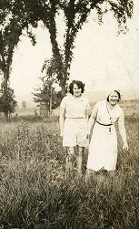 Kristine Gullestad (t.v.) og en venninne