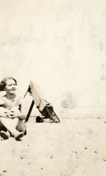 Ingeborg Gullestad på stranden 
